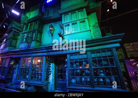 Innenaufnahmen in der Diagon Alley in der Harry Potter World Warner Bros Studio Tour Leavesden Watford, UK,Harry Potter, Studio Tour, Backstage, Objekte, Stockfoto