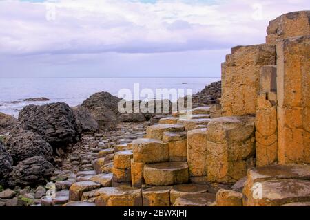 Giant's Causeway vulkanische Gesteinssäulen in Antrim, Nordirland Stockfoto