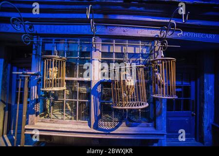 Innenaufnahmen in der Diagon Alley in der Harry Potter World Warner Bros Studio Tour Leavesden Watford, UK,Harry Potter, Studio Tour, Backstage, Objekte, Stockfoto