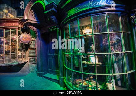 Innenaufnahmen in der Diagon Alley in der Harry Potter World Warner Bros Studio Tour Leavesden Watford, UK,Harry Potter, Studio Tour, Backstage, Objekte, Stockfoto