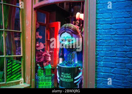 Fred Und George Weasley's, Weasleys' Wizard Wheezes Shop Bei Warner ...