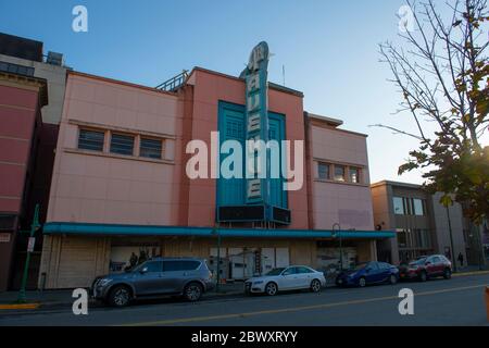 4th Avenue Theater mit Art Deco-Stil wurde 1947 auf 4th Avenue an der F Street in der Innenstadt von Anchorage, Alaska, AK, USA gebaut. Stockfoto