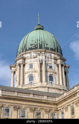 Blick auf die Kuppel des Budaer Schlosses am Morgen Stockfoto