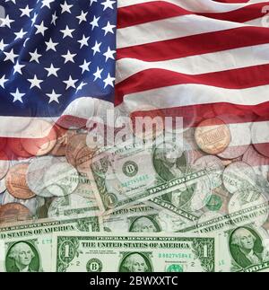 Amerikanische Flagge, verschiedene Münzen und Banknoten Stockfoto