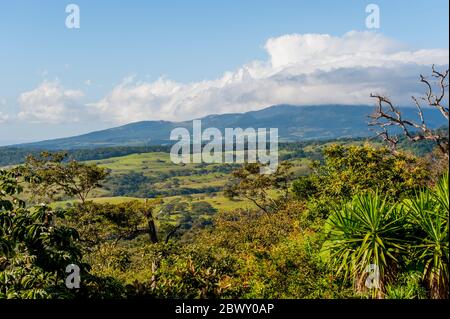 Blick auf die Ranch von der Bueno Vista Lodge in der Rincon de la Vieja Gegend im Nordwesten Costa Ricas. Stockfoto