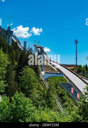 Weltberühmte Schanze-Arena in Oberstdorf Deutschland - OBERSTDORF, DEUTSCHLAND - 25. MAI 2020 Stockfoto