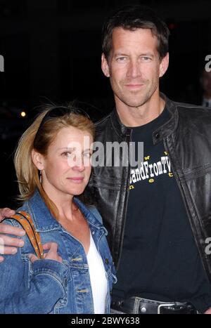 James Denton und seine Frau Erin O'Brien bei der Premiere von "Blades of Glory" in Los Angeles im Mann's Chinese Theatre in Hollywood, CA. Die Veranstaltung fand am Mittwoch, 28. März 2007 statt. Foto: SBM / PictureLux- Dateireferenz # 34006-3594SBMPLX Stockfoto