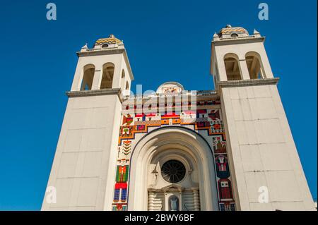 Die Metropolitan-Kathedrale des Heiligen Erlösers in der Hauptstadt San Salvador ist die Hauptkirche der römisch-katholischen Erzdiözese San Sal Stockfoto