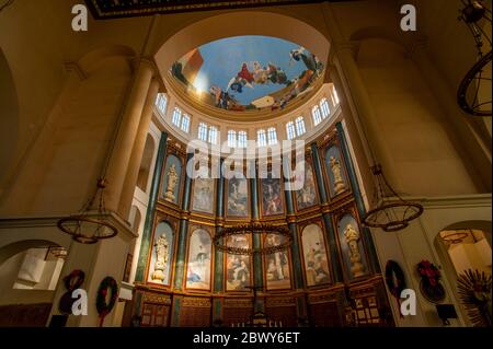 Das Innere der Metropolitan-Kathedrale des Heiligen Erlösers in der Hauptstadt San Salvador ist die Hauptkirche des römisch-katholischen Archdi Stockfoto