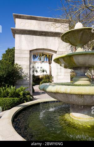 Arch auf der Miracle Mile, Coral Gables, Miami, Florida, USA Stockfoto