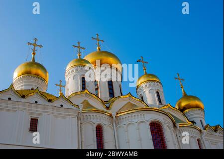 Die Kathedrale der Verkündigung ist eine russisch-orthodoxe Kirche, die der Verkündigung der Gottesmutter geweiht ist und sich auf der südwestlichen Seite befindet Stockfoto