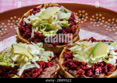 Traditionelle mexikanische Chorizo sopes Stockfoto