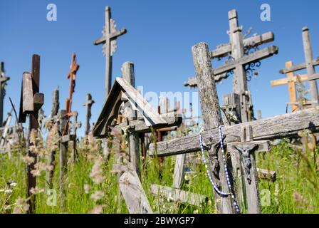 Der Berg der Kreuze. Es ist ein berühmter Wallfahrtsort in Siauliau/Litauen. Stockfoto