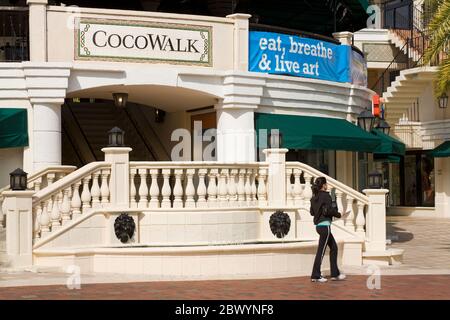 Einkaufszentrum CocoWalk in Coconut Grove, Miami, Florida, USA Stockfoto