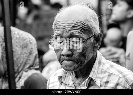 Tuaran, Sabah, Malaysia-Januar 25,2018: Foto-Ansicht von Porträts älterer Bilder und Schnitt in Schwarzweiß auf Tuaran Stadt, Sabah, Malaysia Stockfoto