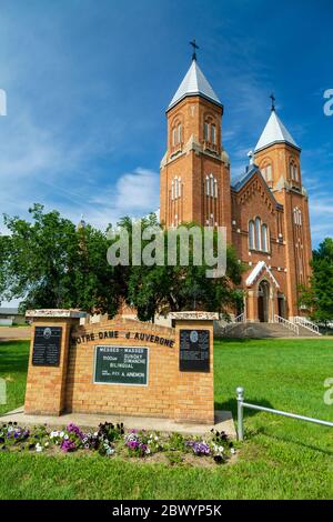 Ponteix, Saskatchewan, Kanada - 8. Juli 2019 - die Pfarrkirche Notre Dame d’Auvergne ist ein städtisches Kulturerbe in der Stadt Ponteix, Sa Stockfoto