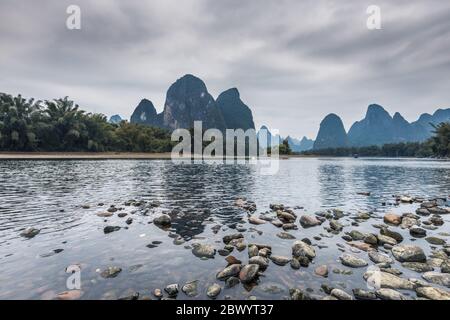 Blick auf den Li Fluss und die Berge Stockfoto