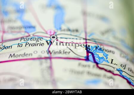 Geringe Schärfentiefe Fokus auf geographische Kartenposition der Stadt Winnipeg Kanada Amerika Kontinent auf Atlas Stockfoto