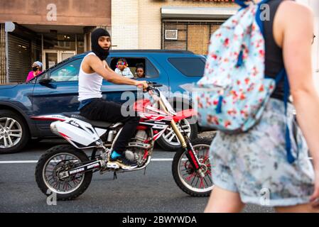 Philadelphia, PA / USA. Hunderte von Philadelphianern trotzten der Ausgangssperre, nachdem sie durch die Innenstadt marschierten. Juni 03 2020. Quelle: Christopher Evens / Alamy Live News Stockfoto