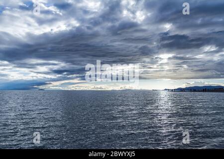 Blick auf den See am Morgen des Namtso-Sees, Tibet Stockfoto