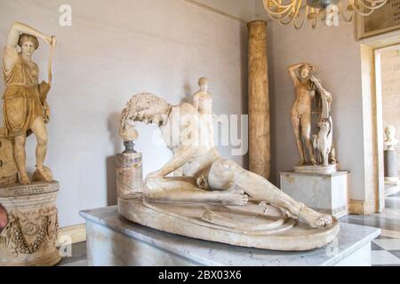 Die Dying Gaul-Statue im Kapitolinischen Museum in Rom Italien Stockfoto