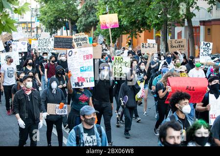 Friedliche Proteste in San Francisco als Reaktion auf den Mord an George Floyd und anderen in Polizeigewahrsam Stockfoto