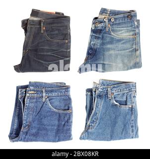 Draufsicht einer gefalteten Jeans isoliert auf weißem Hintergrund Stockfoto