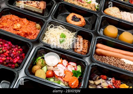 Gesunde Ernährung und Diät Konzept, Restaurant Dish. Nehmen Sie von Fitness Mahlzeit. Gewichtsverlust Ernährung in Folie ein. Stockfoto