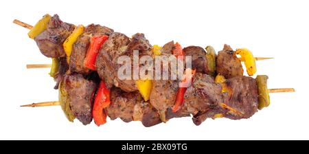 Auf weißem Grund wurde gegrilltes Rindfleisch und süßes Pfefferkebabs isoliert Stockfoto