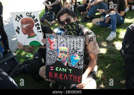 San Francisco, Usa. Juni 2020. San Francisco, Kalifornien - 3. Juni 2020: Demonstranten besuchen George Floyd Black Lives Matter Demonstration und Protest am 3. Juni 2020 in San Francisco, Kalifornien. Quelle: Raymond Ahner/Der Fotozugang Quelle: Der Fotozugang/Alamy Live News Stockfoto