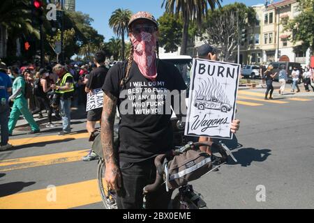 San Francisco, Usa. Juni 2020. San Francisco, Kalifornien - 3. Juni 2020: Demonstranten besuchen George Floyd Black Lives Matter Demonstration und Protest am 3. Juni 2020 in San Francisco, Kalifornien. Quelle: Raymond Ahner/Der Fotozugang Quelle: Der Fotozugang/Alamy Live News Stockfoto