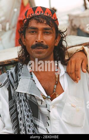 Porträt eines Mannes am Clifton Beach, Karachi, Pakistan 26/06/2012 Stockfoto