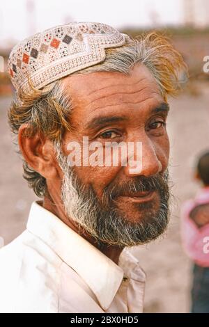 Portrait - Alter Mann am Clifton Strand, Karachi, Pakistan 26/06/2012 Stockfoto