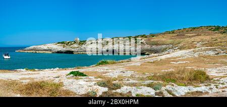 Urlaub in Italien in Apulien - Naturpark Gargano mit schönen türkisfarbenen Meer Stockfoto