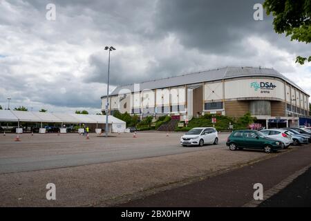 Sheffield UK – Mai 13 2020: FlyDSA Arena Sheffield dient als PPE-Lagerung und fährt während der Coronavirus-Pandemie A durch das Covid-19 Testzentrum Stockfoto