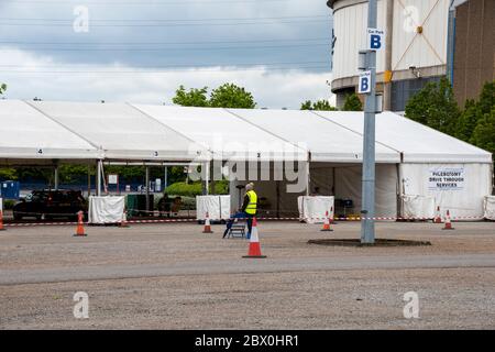 Sheffield UK – Mai 13 2020: FlyDSA Arena Sheffield dient als PPE-Lagerung und fährt während der Coronavirus-Pandemie A durch das Covid-19 Testzentrum Stockfoto