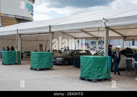 Sheffield UK – Mai 13 2020: FlyDSA Arena Sheffield dient als PPE-Lagerung und fährt während der Coronavirus-Pandemie A durch das Covid-19 Testzentrum Stockfoto