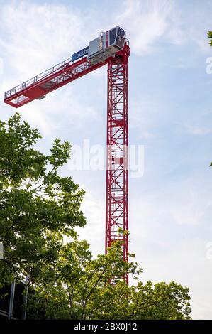 Meersburg, Deutschland. Juni 2020. Demontage des Turmkrans im Hafen Meersburg-Konstanz. Meersburg, 03.06.2020 Quelle: dpa/Alamy Live News Stockfoto