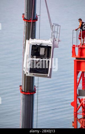 Meersburg, Deutschland. Juni 2020. Demontage des Turmkrans im Hafen Meersburg-Konstanz. Meersburg, 03.06.2020 Quelle: dpa/Alamy Live News Stockfoto