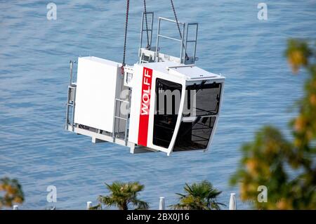 Meersburg, Deutschland. Juni 2020. Demontage des Turmkrans im Hafen Meersburg-Konstanz. Meersburg, 03.06.2020 Quelle: dpa/Alamy Live News Stockfoto