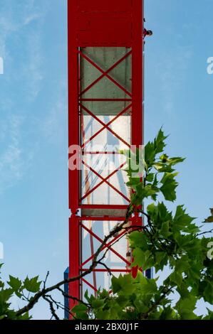 Meersburg, Deutschland. Juni 2020. Demontage des Turmkrans im Hafen Meersburg-Konstanz. Meersburg, 03.06.2020 Quelle: dpa/Alamy Live News Stockfoto