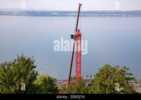 Meersburg, Deutschland. Juni 2020. Demontage des Turmkrans im Hafen Meersburg-Konstanz. Meersburg, 03.06.2020 Quelle: dpa/Alamy Live News Stockfoto