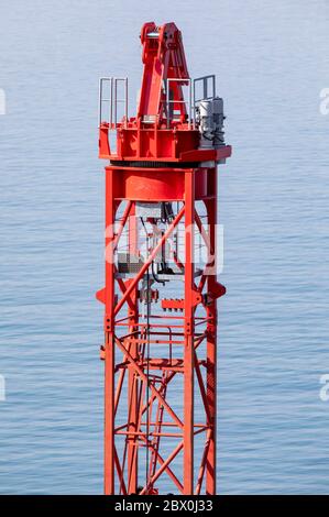 Meersburg, Deutschland. Juni 2020. Demontage des Turmkrans im Hafen Meersburg-Konstanz. Meersburg, 03.06.2020 Quelle: dpa/Alamy Live News Stockfoto