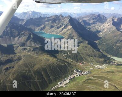 Österreicher wunderschöne Berglandschaft von einem kleinen Flugzeug aus gesehen 2017 Stockfoto