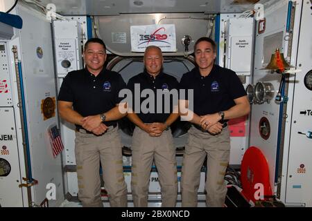 ISS - 02. Juni 2020 - die NASA-Astronauten Bob Behnken, Doug Hurley und Chris Cassidy sind die US-amerikanischen Mitglieder der Expedition 63 Crew. Behnke Stockfoto