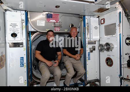 ISS - 31. Mai 2020 - die NASA-Astronauten Bob Behnken und Doug Hurley sind die neuen US-amerikanischen Mitglieder der Expedition 63 Crew. Nach Ankunft am 3. Mai Stockfoto