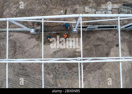 Luftaufnahme der Baustelle mit Metallverstärkung Stockfoto
