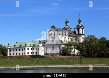 Krakau. Krakau. Polen. Kirche des Heiligen Erzengels Michael und St. Stanislaus Bischof und Märtyrer und Pauline Patres Kloster namens "Na Skalce" (auf Th Stockfoto