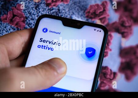 Neue Handy-App Immuni, von der italienischen Regierung gefördert und von Bending Spoon entwickelt, um Kontakt zu verfolgen COVID-19 Fälle unter Italiens Bürgern. Stockfoto