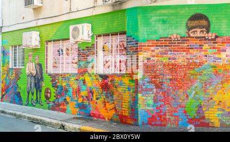 Kunstvoll bemalte Wand in Recoleta, Buenos Aires, Argentinien - 23. Januar 2019 Stockfoto